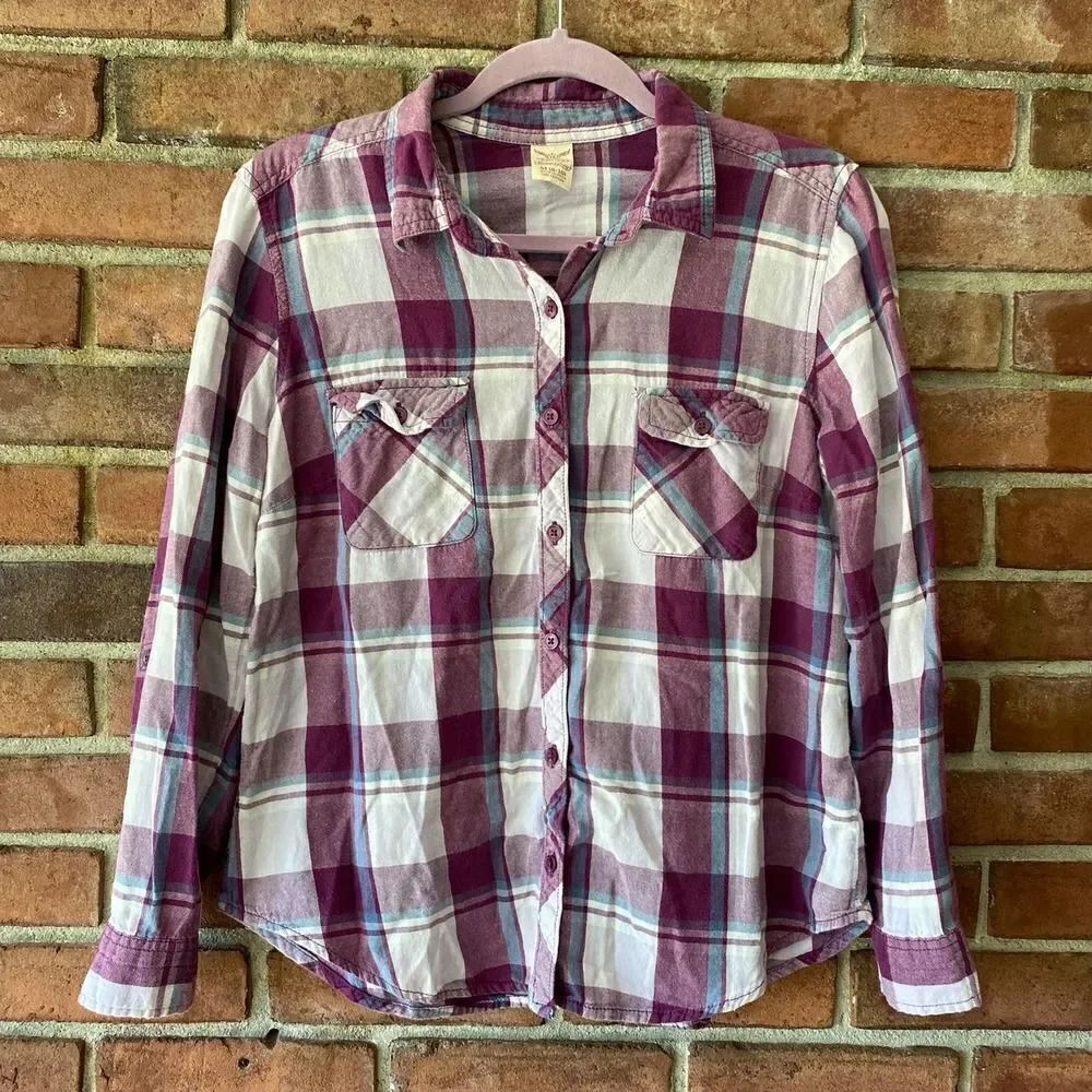 𝅺Burgundy Plaid Button Up Medium
